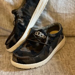 Youth size Hey Dudes